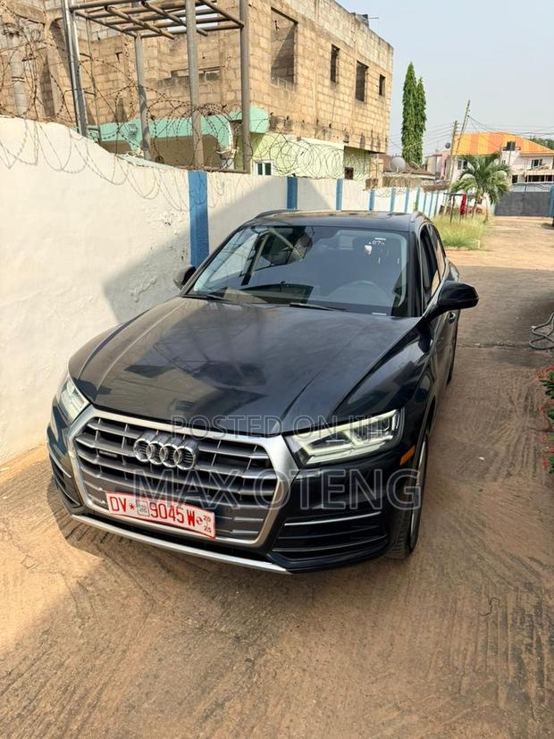 Audi Q5 2018 Black photo 5