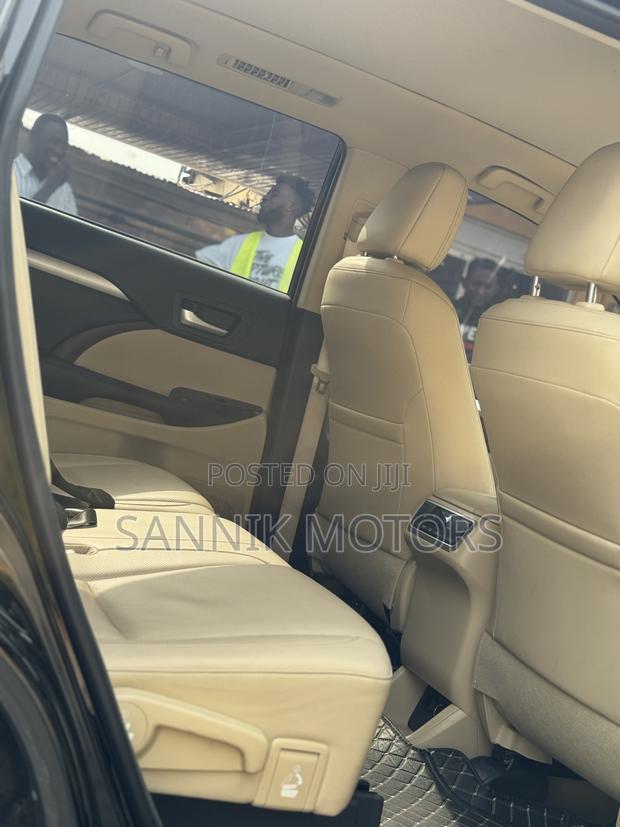 Toyota Highlander LE 4x2 (2.7L 4cyl 6A) 2017 Black