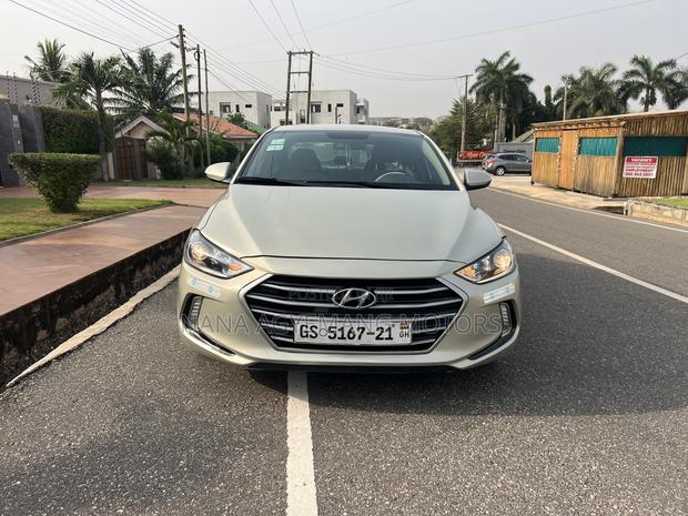 Hyundai Elantra SE Sedan FWD (2.0L 4cyl 6M) 2017