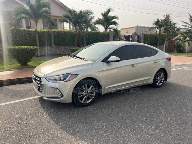 Hyundai Elantra SE Sedan FWD (2.0L 4cyl 6M) 2017