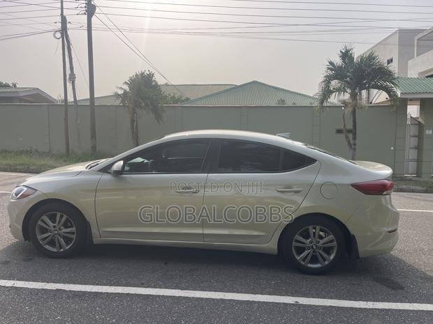 Hyundai Elantra Limited Sedan FWD (2.0L 4cyl 6A) 2017 photo 6