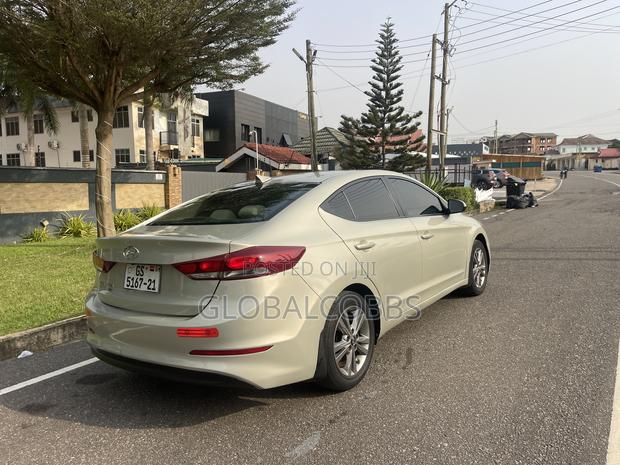 Hyundai Elantra Limited Sedan FWD (2.0L 4cyl 6A) 2017 photo 8
