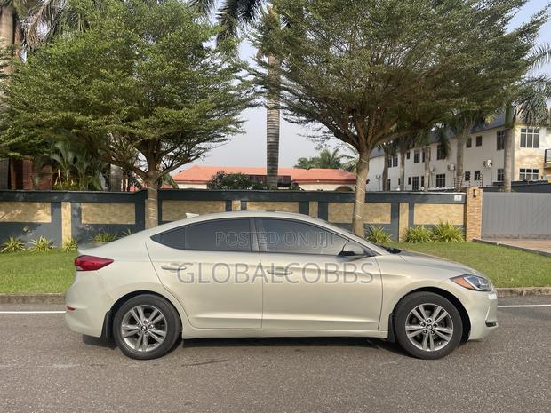 Hyundai Elantra Limited Sedan FWD (2.0L 4cyl 6A) 2017 photo 4