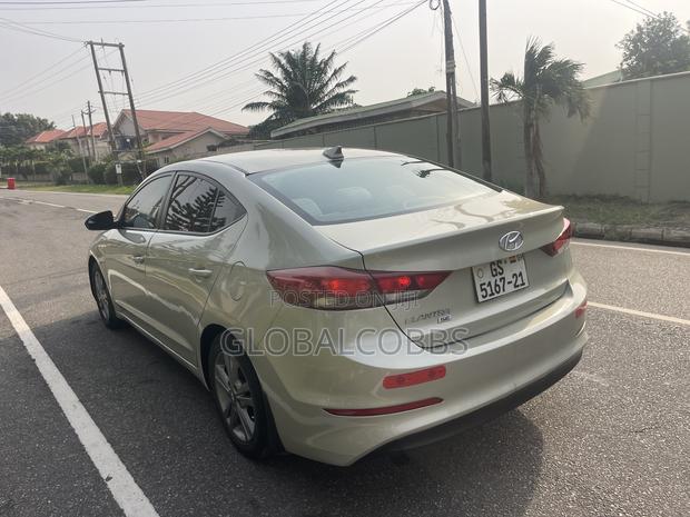 Hyundai Elantra Limited Sedan FWD (2.0L 4cyl 6A) 2017 photo 9
