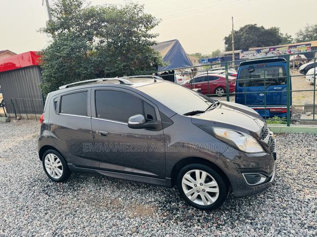 Chevrolet Spark 1LT 4dr Hatchback (1.2L 4cyl 5M) 2015 Gray photo 4