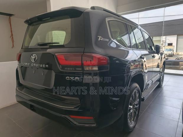 New Toyota Land Cruiser 2024 Black photo 6