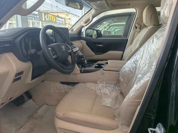 New Toyota Land Cruiser 2024 Black photo 7