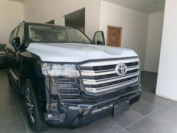 New Toyota Land Cruiser 2024 Black photo 9