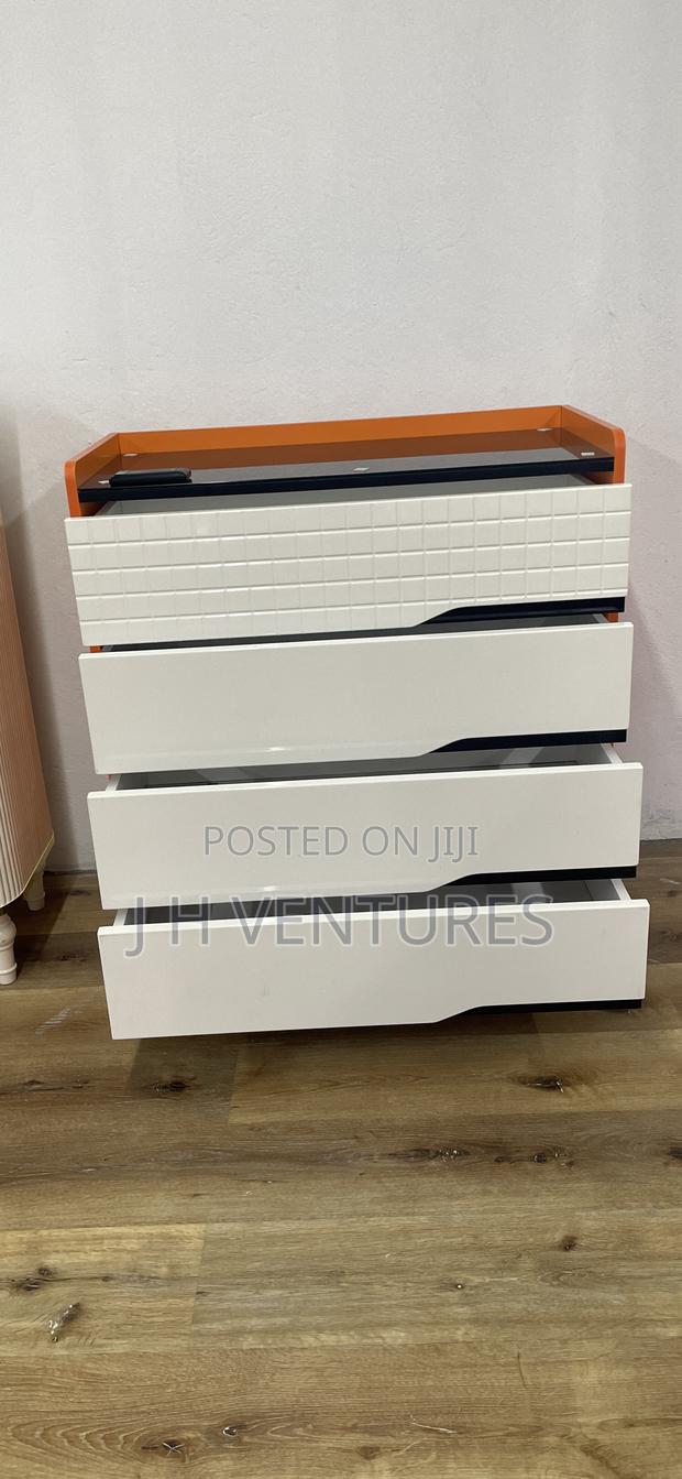 Chest of Drawers photo 3