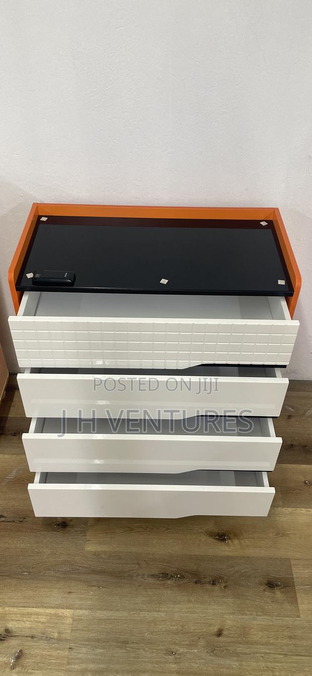 Chest of Drawers photo 4