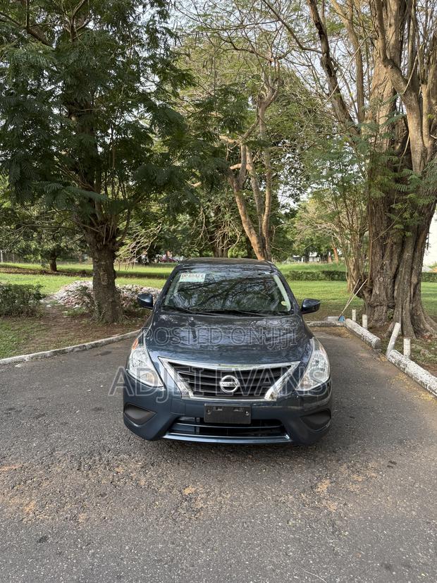 Nissan Versa 1.6 SV 2017 Blue