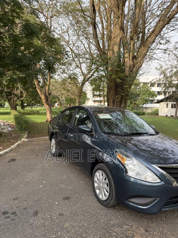 Nissan Versa 1.6 SV 2017 Blue photo 3