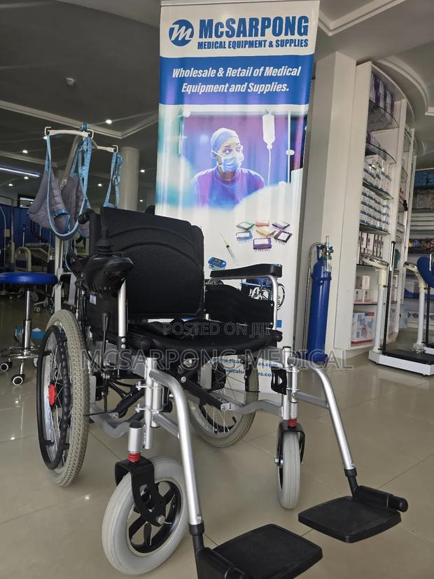 Shortback Electric Wheelchair · Photo 3