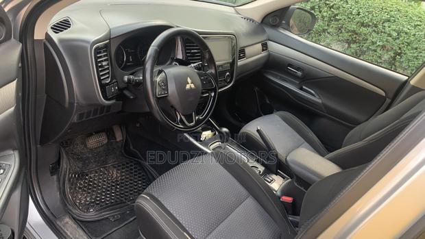 Mitsubishi Outlander SE FWD 2018 Silver