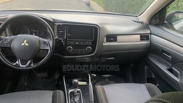 Mitsubishi Outlander SE FWD 2018 Silver