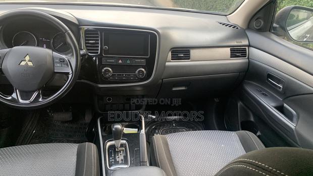 Mitsubishi Outlander SE FWD 2018 Silver