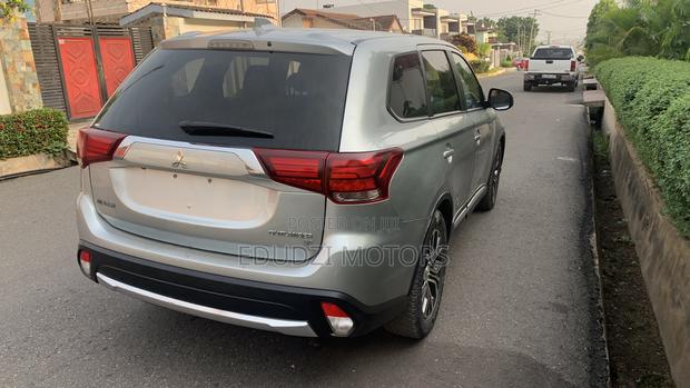 Mitsubishi Outlander SE FWD 2018 Silver