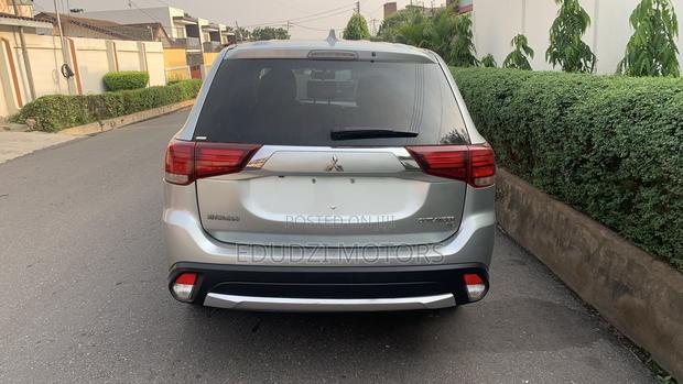 Mitsubishi Outlander SE FWD 2018 Silver