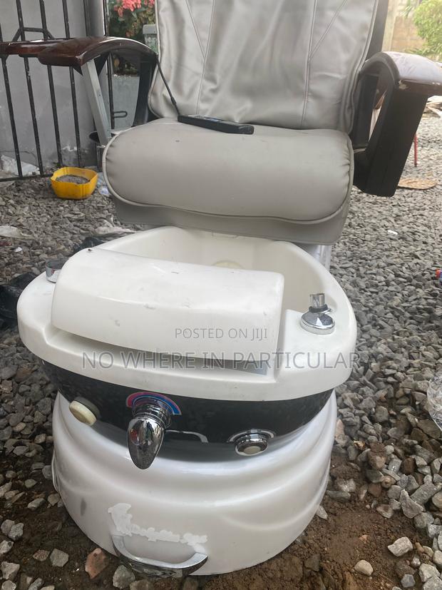 Massaging Chair With Basin photo 2