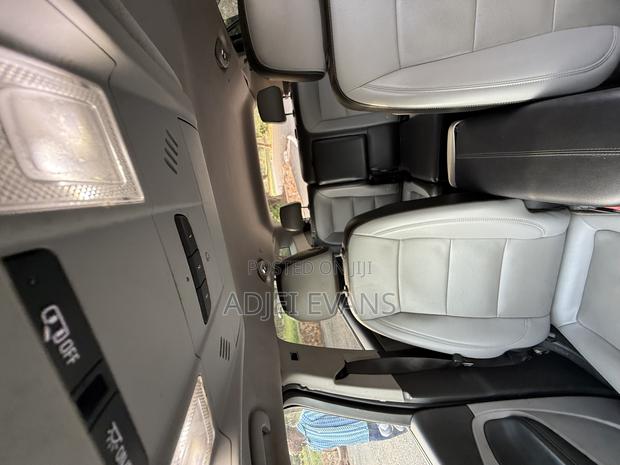 GMC Terrain 2022 Black photo 7
