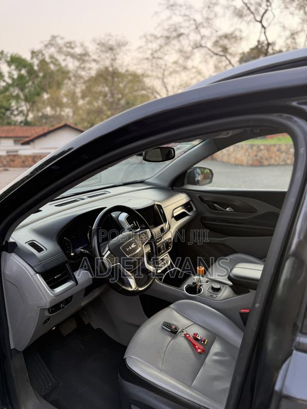 GMC Terrain 2022 Black photo 8