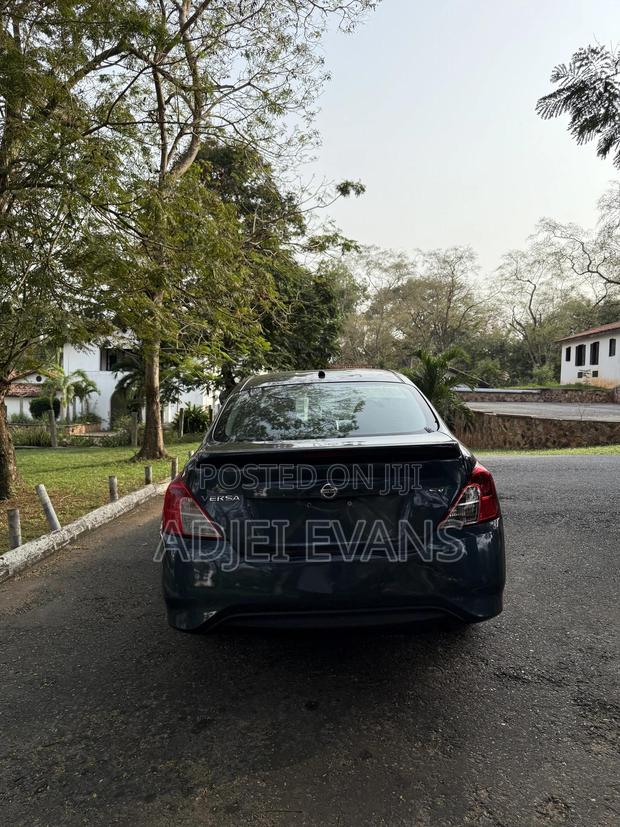 Nissan Versa 1.6 SV 2017 Blue photo 2