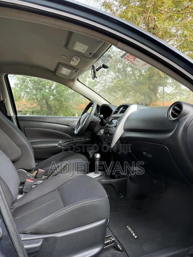 Nissan Versa 1.6 SV 2017 Blue photo 7