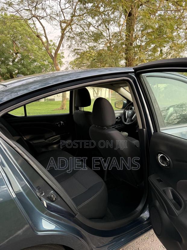 Nissan Versa 1.6 SV 2017 Blue photo 9