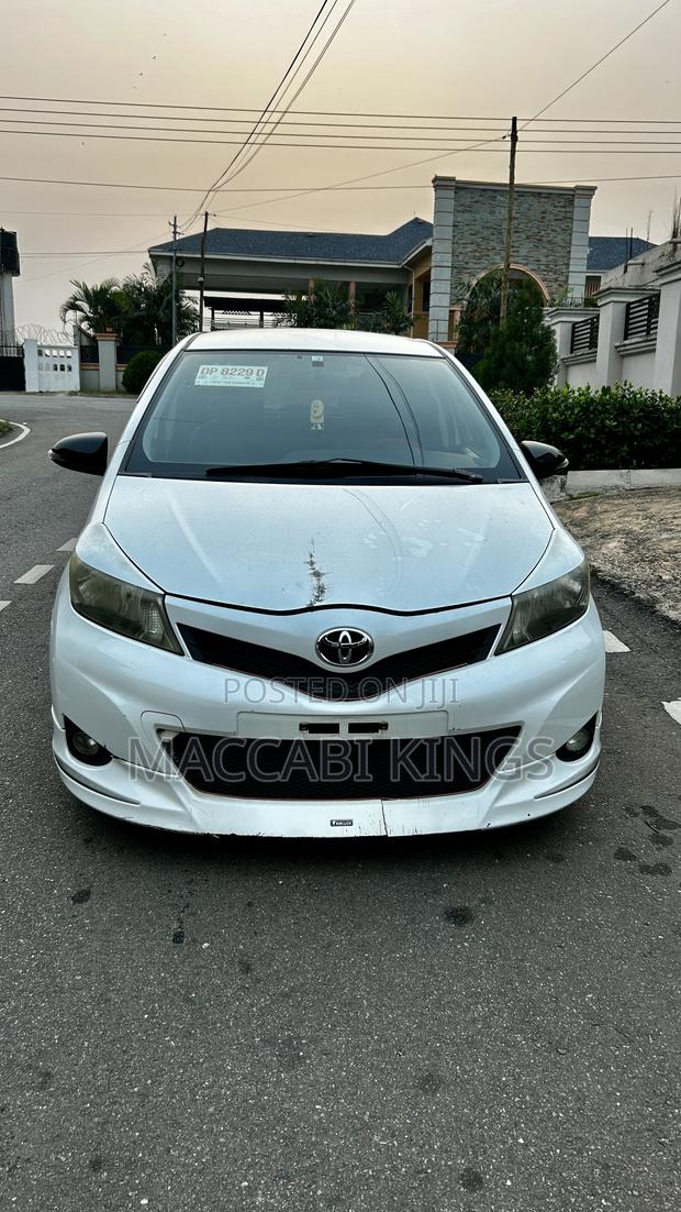 Toyota Yaris SE Hatchback 5dr 2015 White