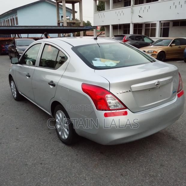 Nissan Versa 1.6 SV 2013 Silver photo 3