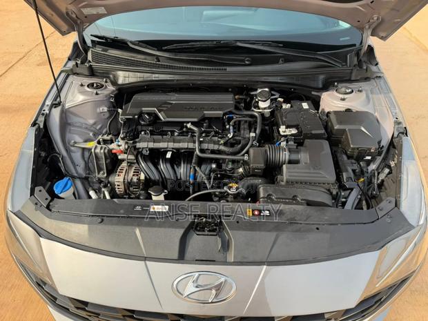 Hyundai Elantra SEL 2023 Gray photo 4