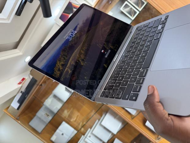 Laptop Apple MacBook Pro 2022 M2 8GB Apple M2 SSD 256GB
