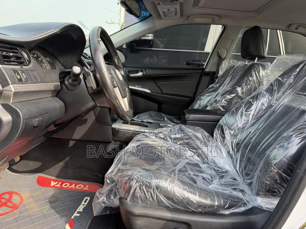 Toyota Camry SE 4dr Sedan (2.5L 4cyl 6A) 2014 White