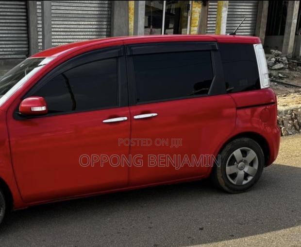 Toyota Sienta 1.5 FWD 2012 Red