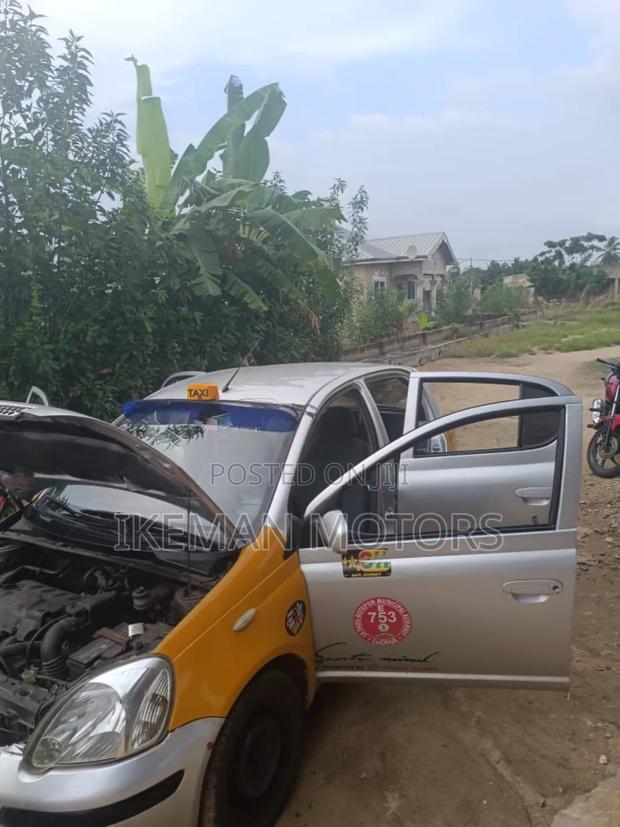 Toyota Yaris 1.4 2002 Silver