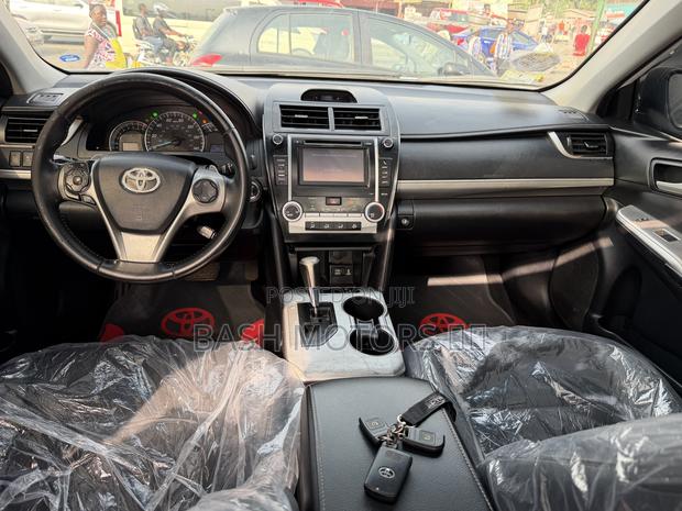 Toyota Camry SE 4dr Sedan (2.5L 4cyl 6A) 2014 White