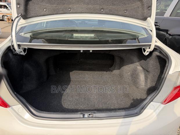 Toyota Camry SE 4dr Sedan (2.5L 4cyl 6A) 2014 White