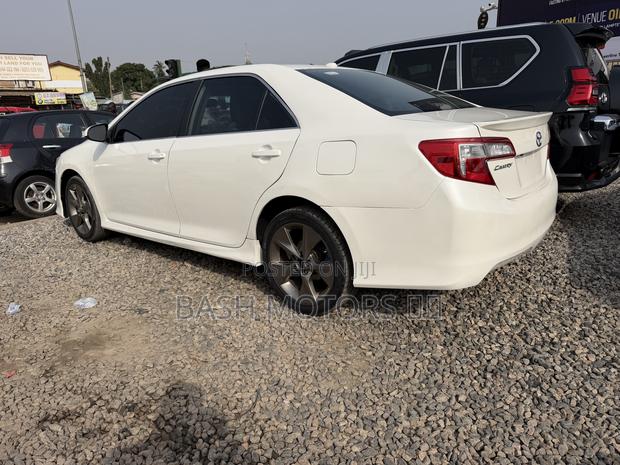 Toyota Camry SE 4dr Sedan (2.5L 4cyl 6A) 2014 White