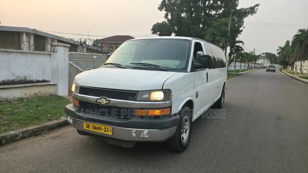 Chevrolet Express LS 2500 3dr Van (4.8L 8cyl 6A) 2014 White photo 2