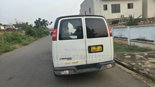 Chevrolet Express LS 2500 3dr Van (4.8L 8cyl 6A) 2014 White photo 3