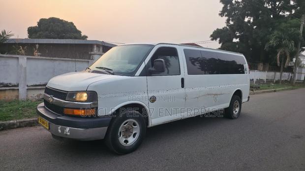 Chevrolet Express LS 2500 3dr Van (4.8L 8cyl 6A) 2014 White photo 4