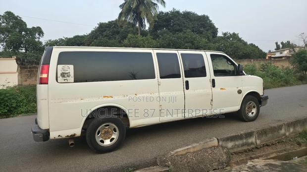 Chevrolet Express LS 2500 3dr Van (4.8L 8cyl 6A) 2014 White photo 6