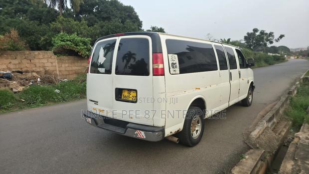 Chevrolet Express LS 2500 3dr Van (4.8L 8cyl 6A) 2014 White photo 7