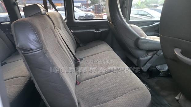 Chevrolet Express LS 2500 3dr Van (4.8L 8cyl 6A) 2014 White photo 8