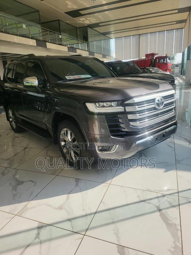 New Toyota Land Cruiser LC300 2025 Gray