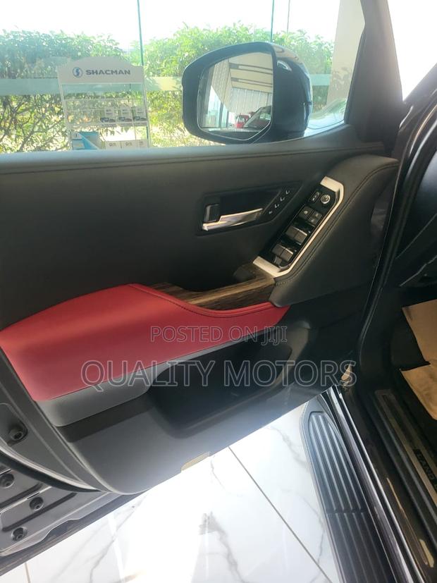 New Toyota Land Cruiser LC300 2025 Gray photo 8