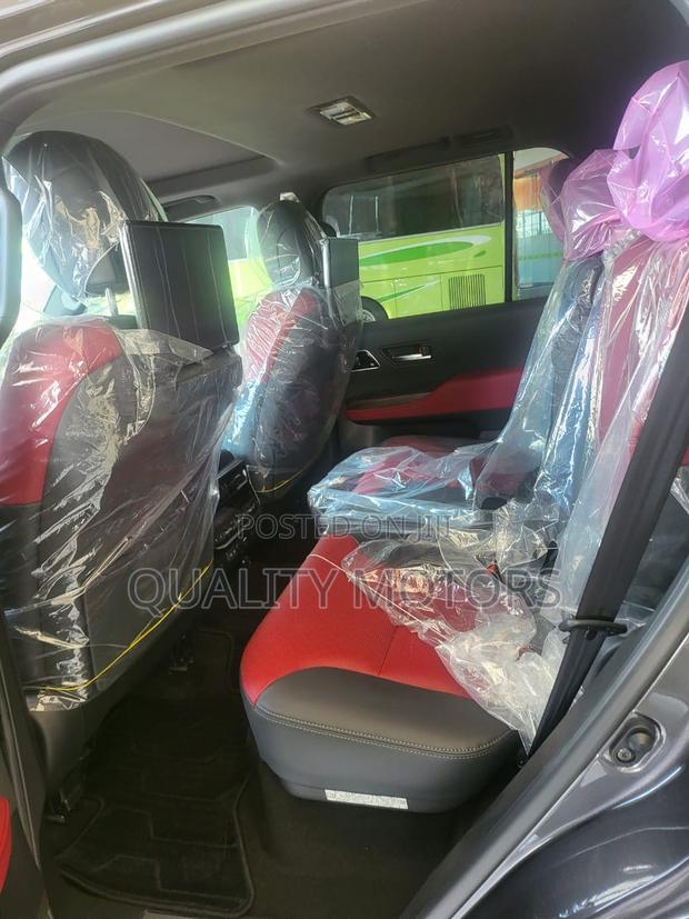 New Toyota Land Cruiser LC300 2025 Gray photo 6