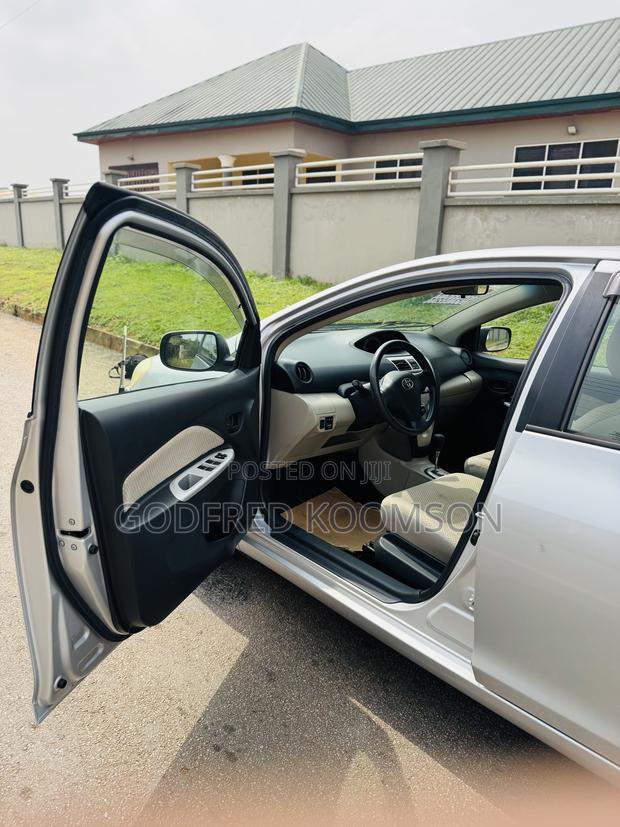 Toyota Belta 2012 Silver photo 2