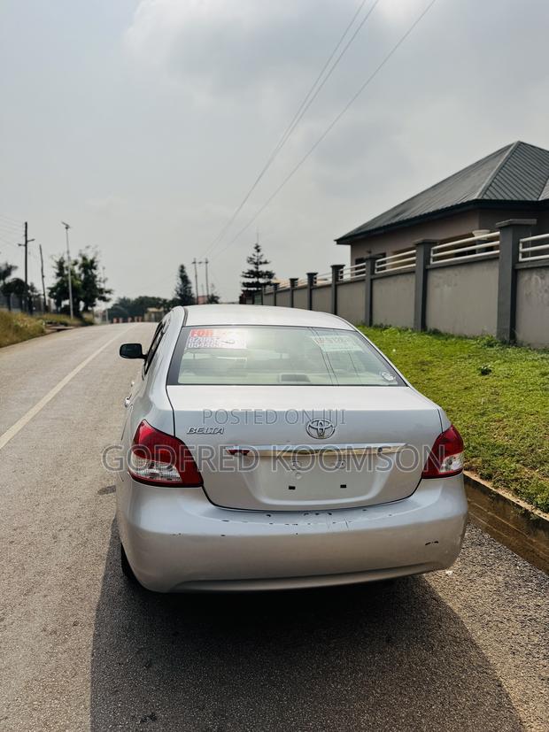 Toyota Belta 2012 Silver photo 3