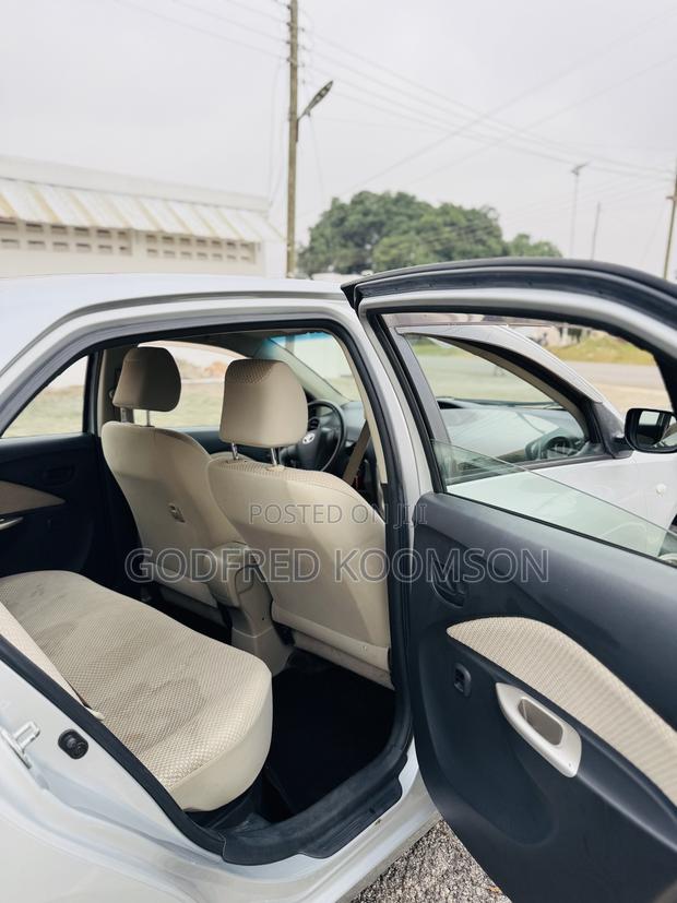 Toyota Belta 2012 Silver photo 5